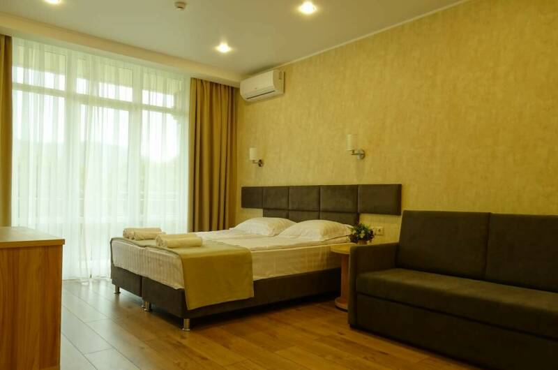 Четырёхместный стандарт с балконом 1 этаж