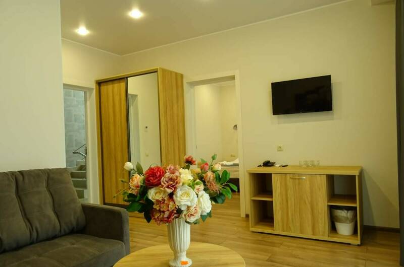 Двухкомнатный люкс с балконом 1 этаж