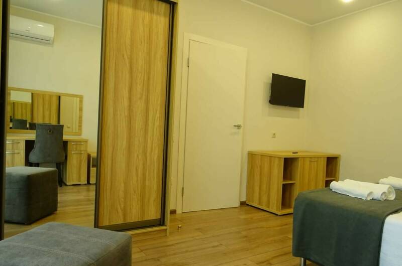 Двухкомнатный люкс с балконом 1 этаж