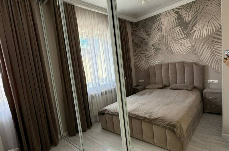 Первый этаж жилого дома, четыре номера