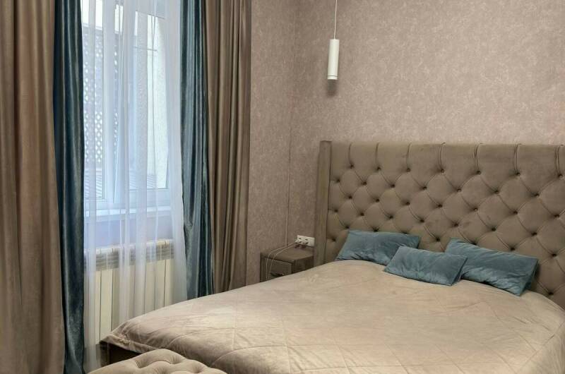 Первый этаж жилого дома, четыре номера