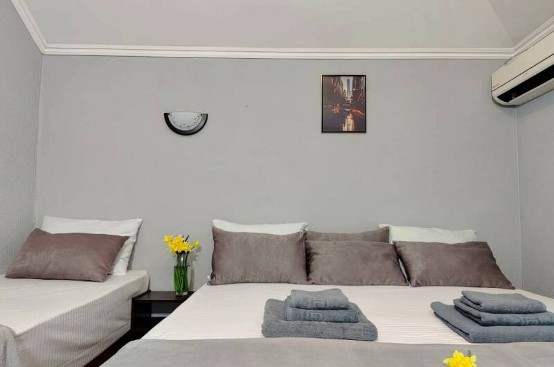 Четырёхместный номер «Полулюкс» с балконом