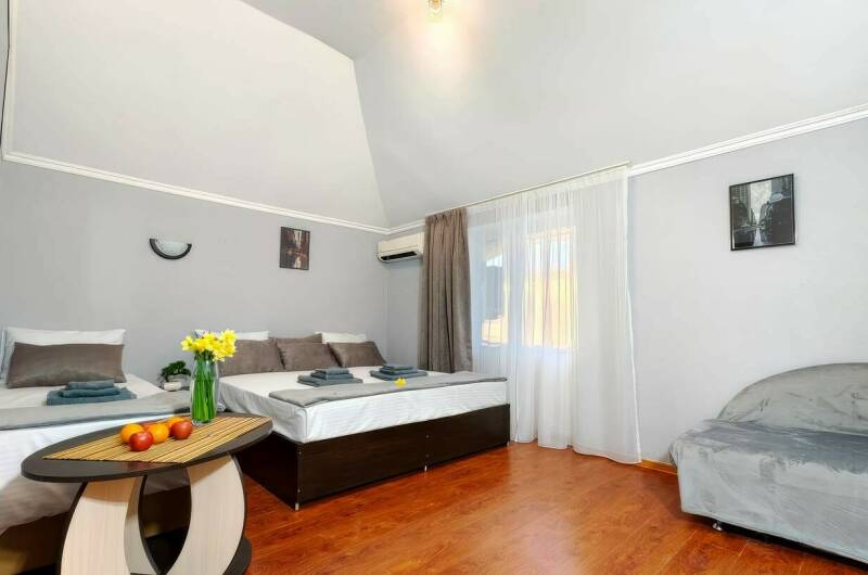 Четырёхместный номер «Полулюкс» с балконом