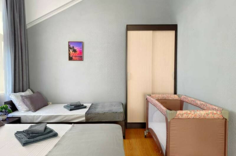 Пятиместный номер «Полулюкс» с балконом