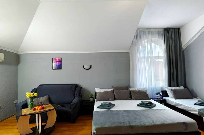 Пятиместный номер «Полулюкс» с балконом