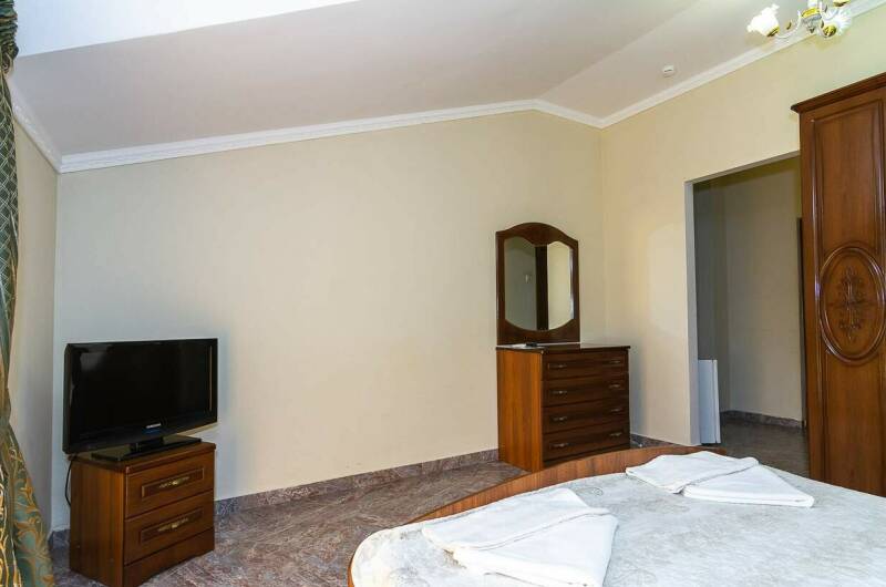 Люкс двухкомнатный номер с балконом