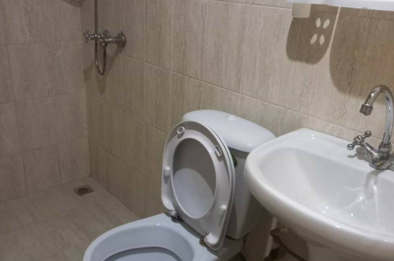 Комната с душем и туалетом