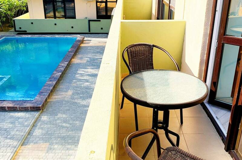 4-местный «Люкс» (с балконом, вид на бассейн)