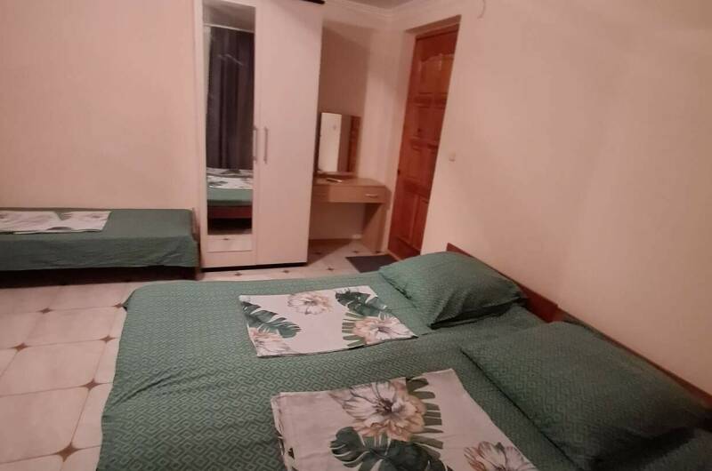 Четырёхместный номер «Стандарт» с видом на сад