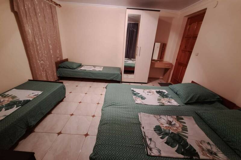 Четырёхместный номер «Стандарт» с видом на сад