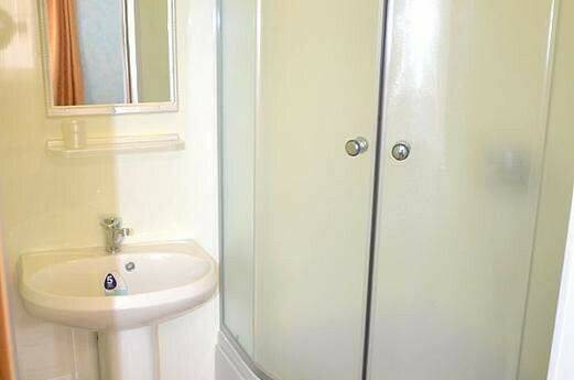 Трёхместный с двуспальной кроватью