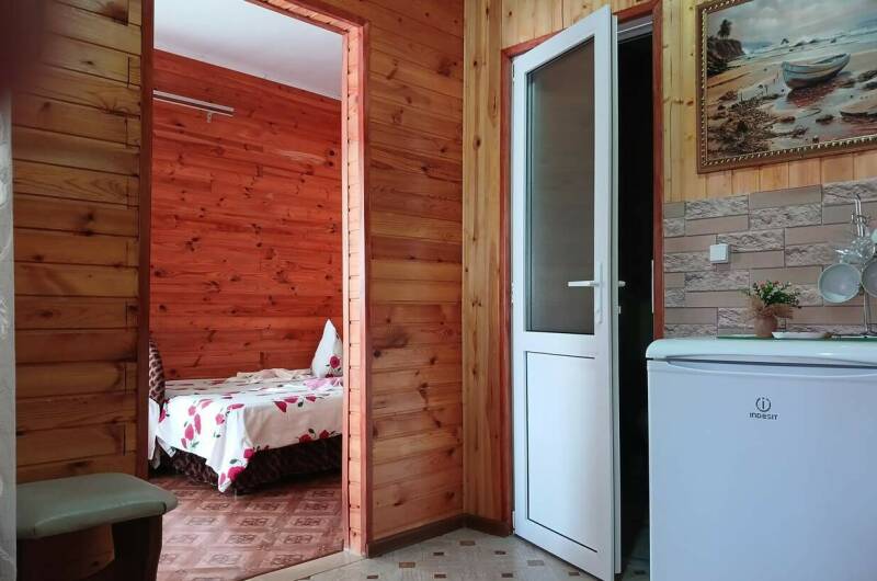 Номер 5 местный с мини кухней с удобствами