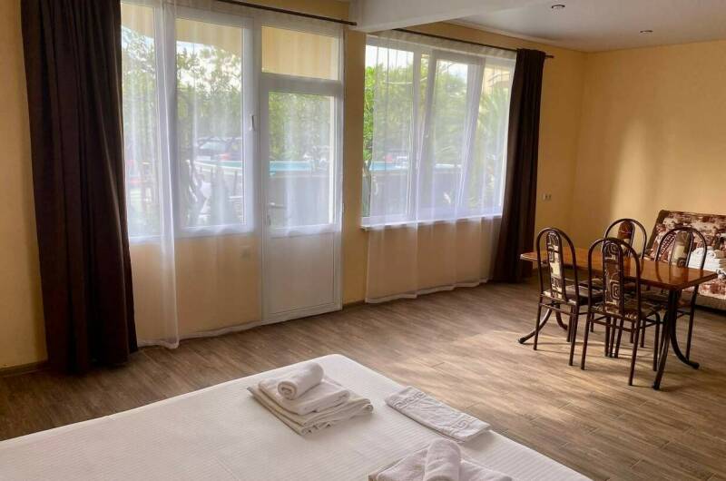 Студия с кухней