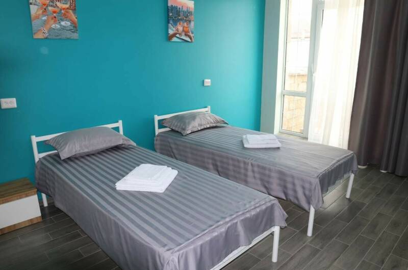 Двухместный с двумя односпальными кроватями