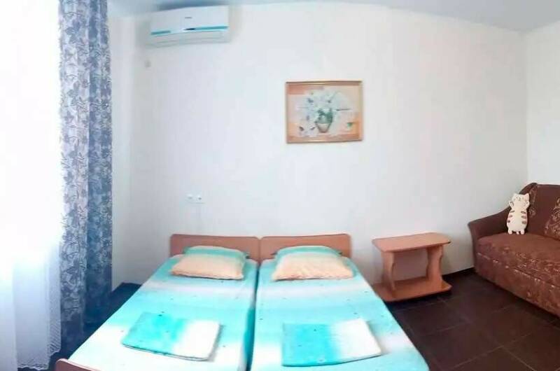 Стандартный номер (вид на сад)