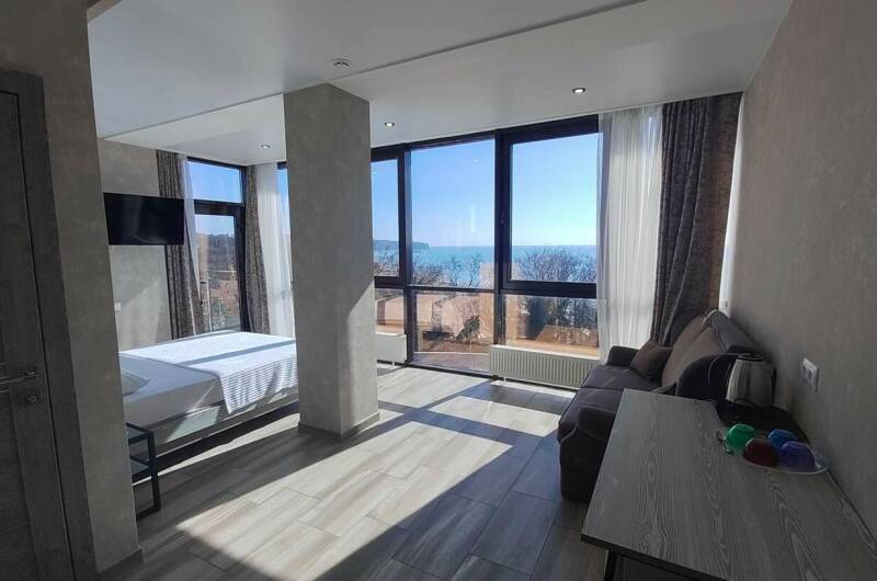 Премиум с балконом