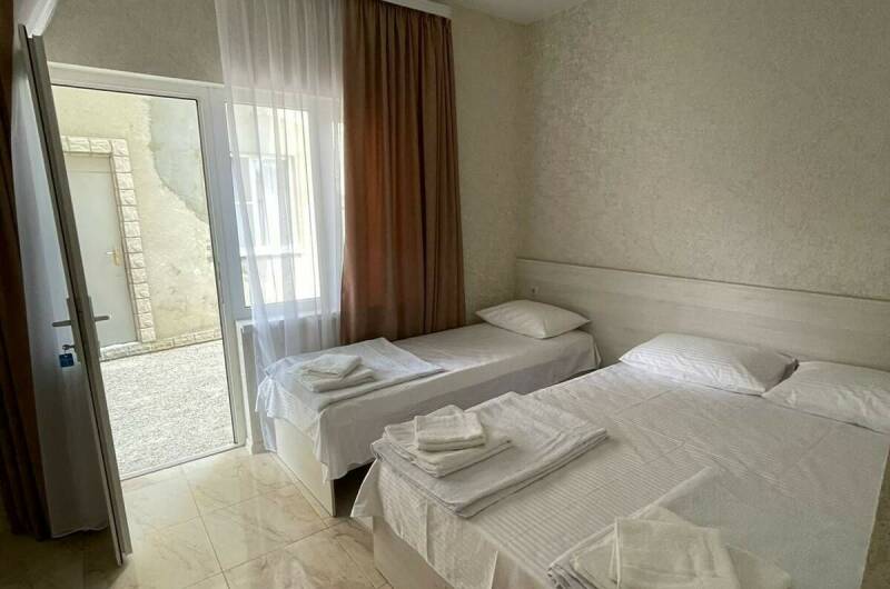 Трехместный номер на первом этаже