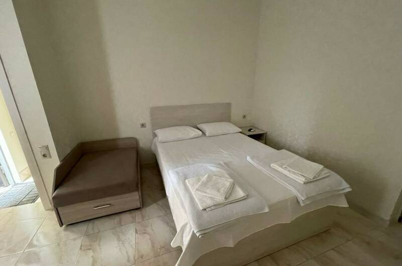 Трехместные номера на первом этаже (смежные)