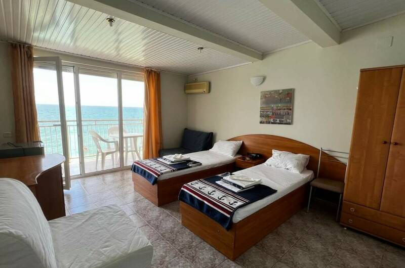 Четырехместный с балконом и видом на море