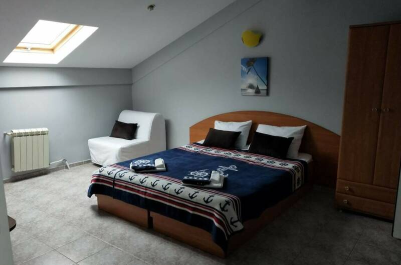 Четырехместный с видом на поселок без балкона