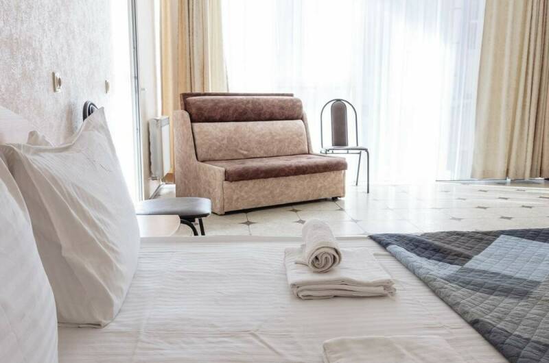 Трёхместный с балконом и видом на море