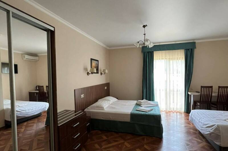 Четырёхместный номер с балконом на 3 этаже