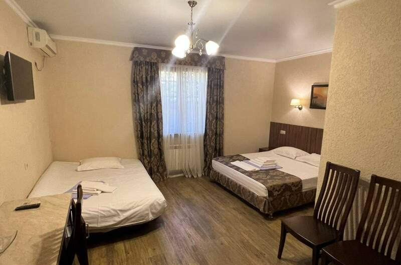 Четырёхместный номер без балкона на 1 этаже