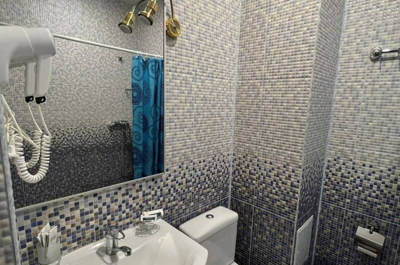 Четырёхместный номер без балкона на 1 этаже