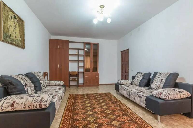 Четырехместный с двумя двухместными диванами