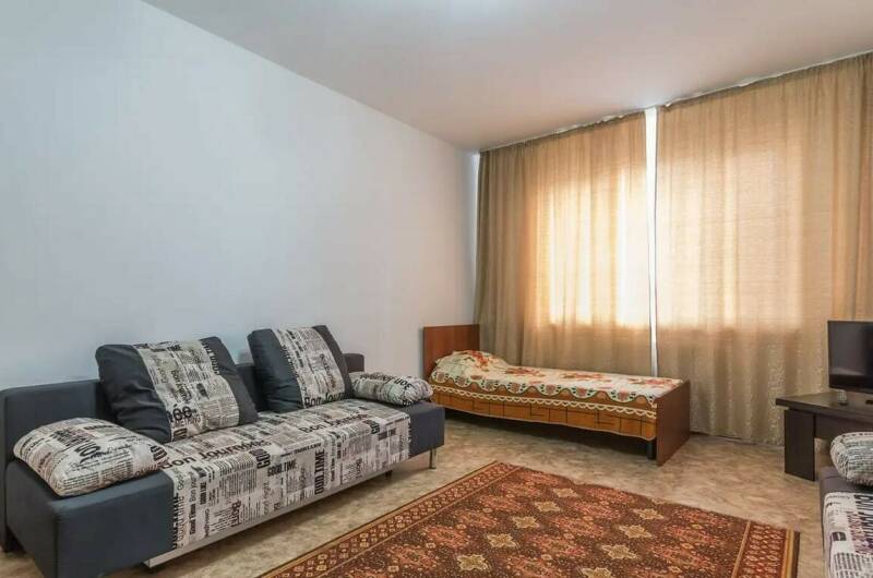 Четырехместный с двумя двухместными диванами