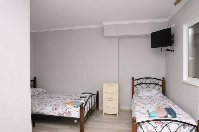 Трех местный номер с балконом с видом на горы