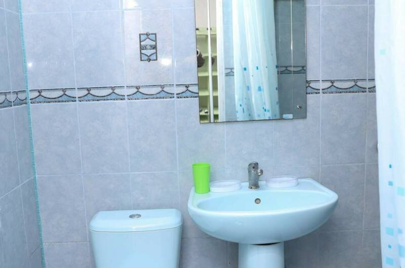 Трех местный номер с балконом с видом на горы