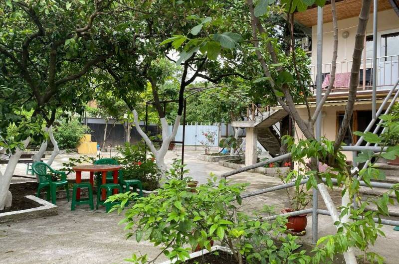 Трех местный номер с балконом с видом на горы