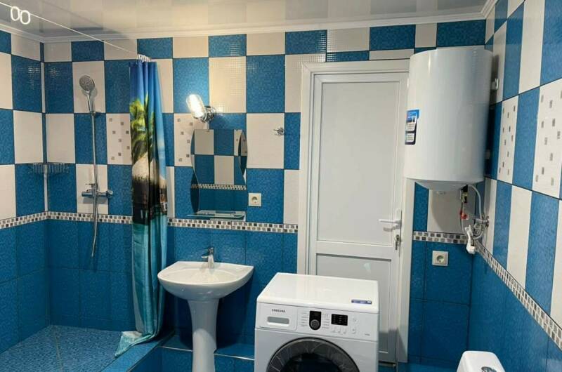 Двухкомнатная квартира-студия в цокольном этаже