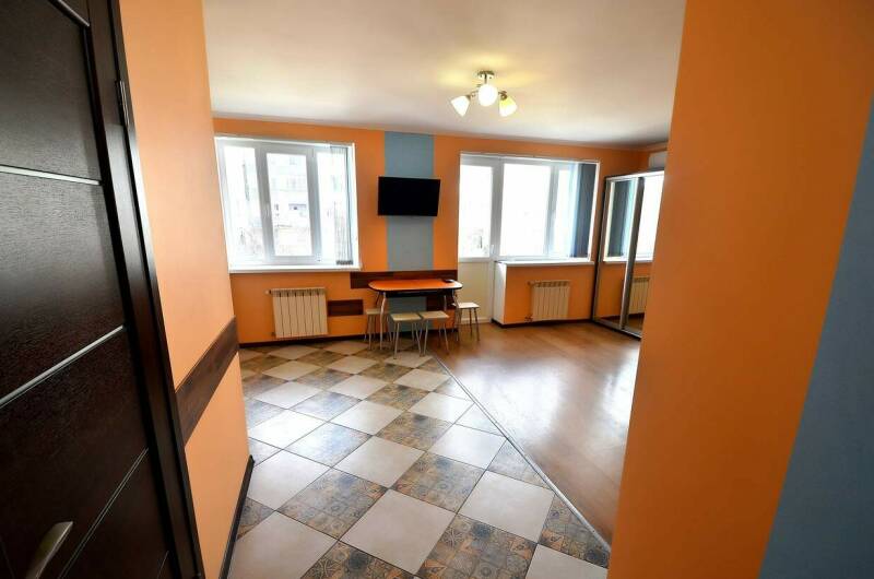 Студия в персиковом цвете