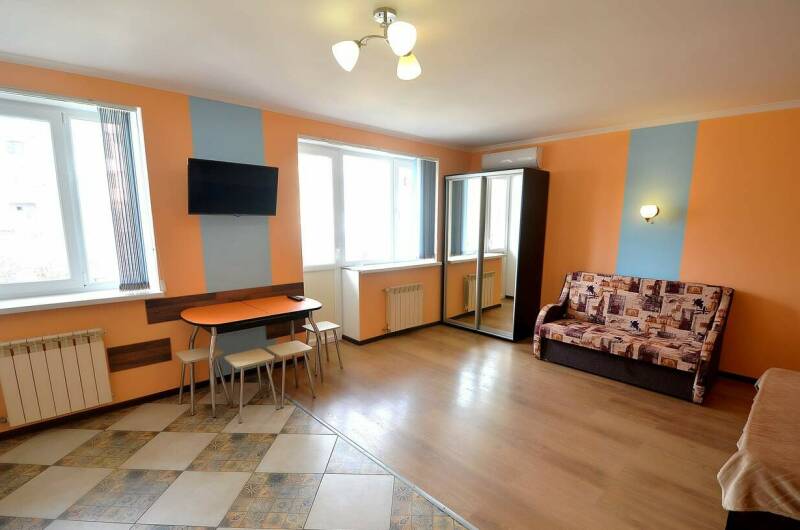 Студия в персиковом цвете