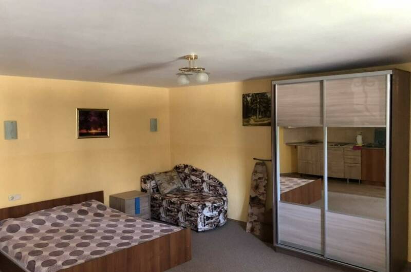 Студия в цокольном этаже