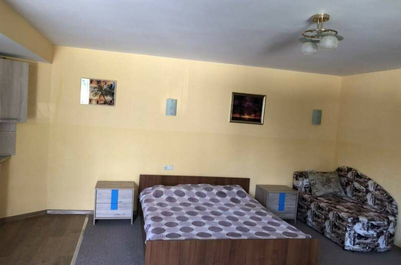 Студия в цокольном этаже