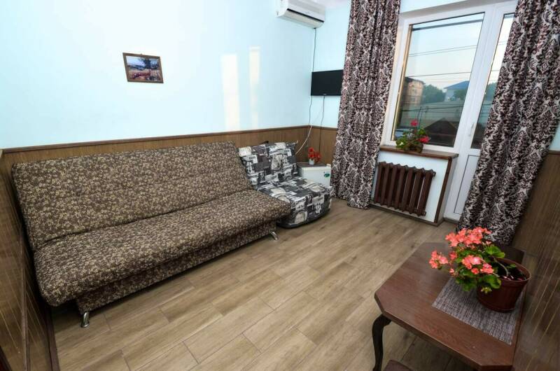 Пятиместный двухкомнатный номер «Люкс»