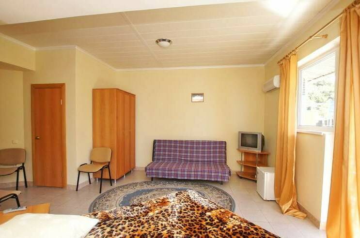 2-х местный номер с двумя доп. местами (№ 1)