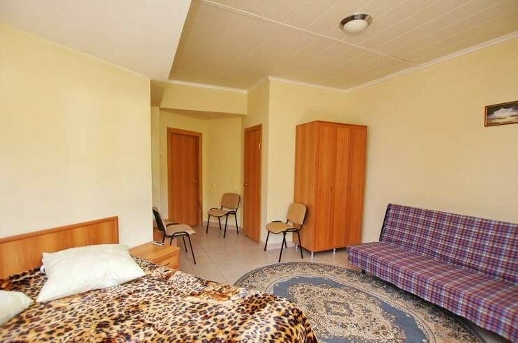 2-х местный номер с двумя доп. местами (№ 1)