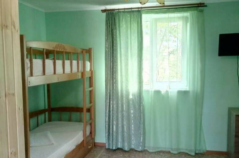 Четырёхместный номер «Стандарт"№ 2- 1 этаж