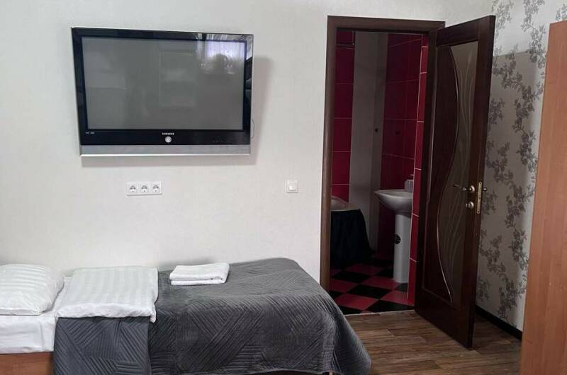 Номер Комфорт «Оникс» с удобствами на 4−5 чел