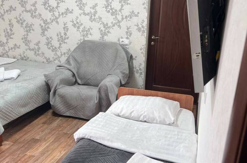 Номер Комфорт «Оникс» с удобствами на 4−5 чел