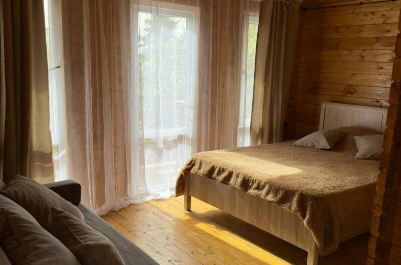 4-х местный деревянный домик со всеми удобствами