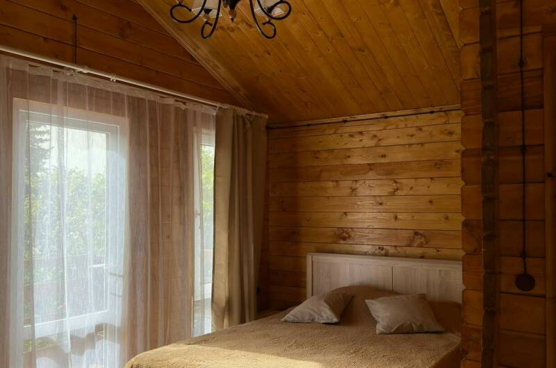 4-х местный деревянный домик со всеми удобствами