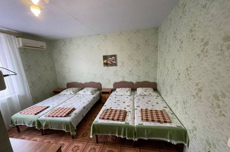 Четырех местный номер с удобствами