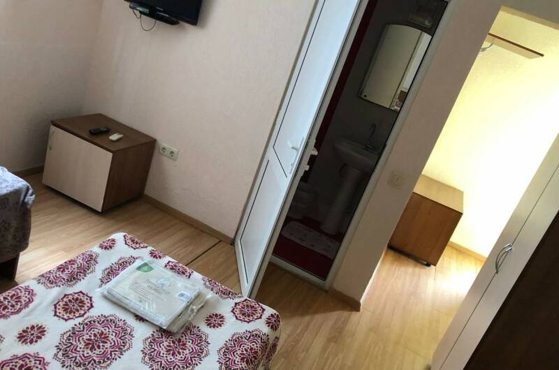 Трёхместный номер «Комфорт» на первом этаже"