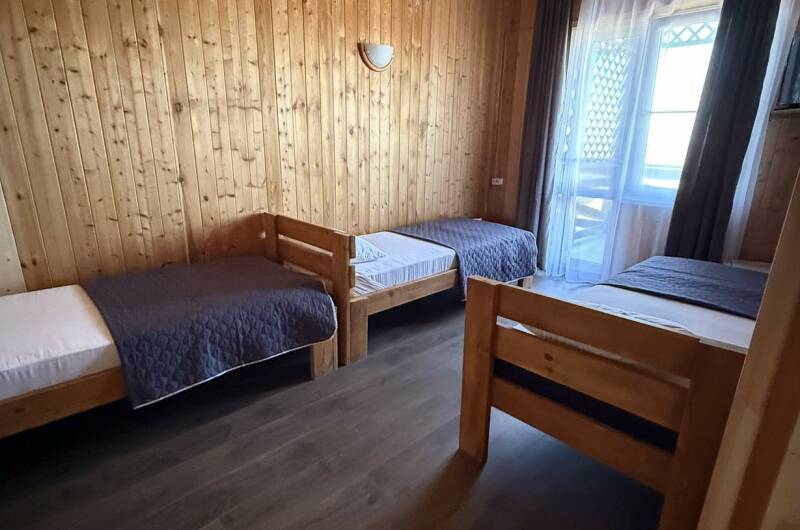 Пятиместный номер, двухкомнатный, с балконом