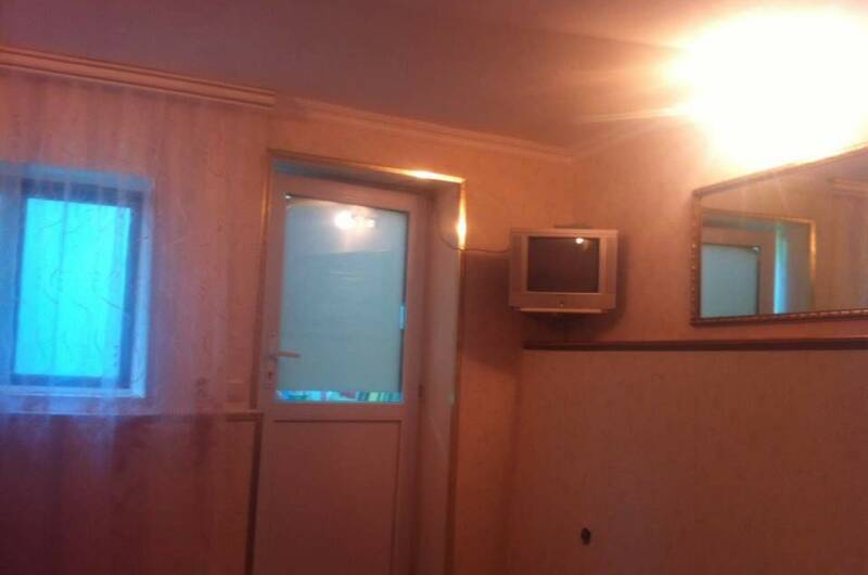 Трехместная комната на цокольном этаже